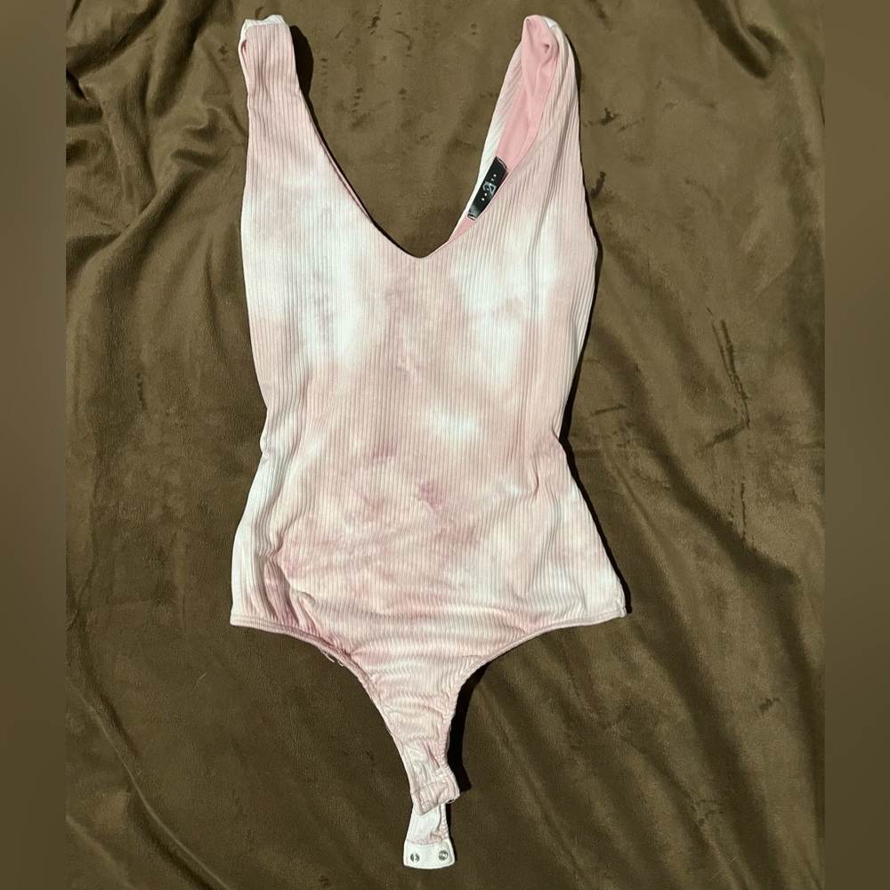 🩷Saints Body Suit Low Cut Top🤍
